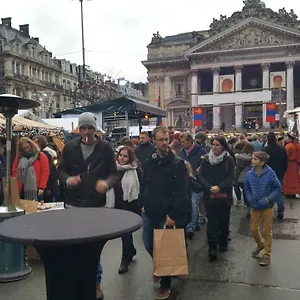 Les Pieds A La Grande Place , Bruxelles Belgique